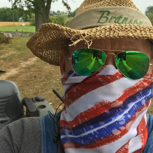 Meet your Posher, Chuck - Picture 1 of 1